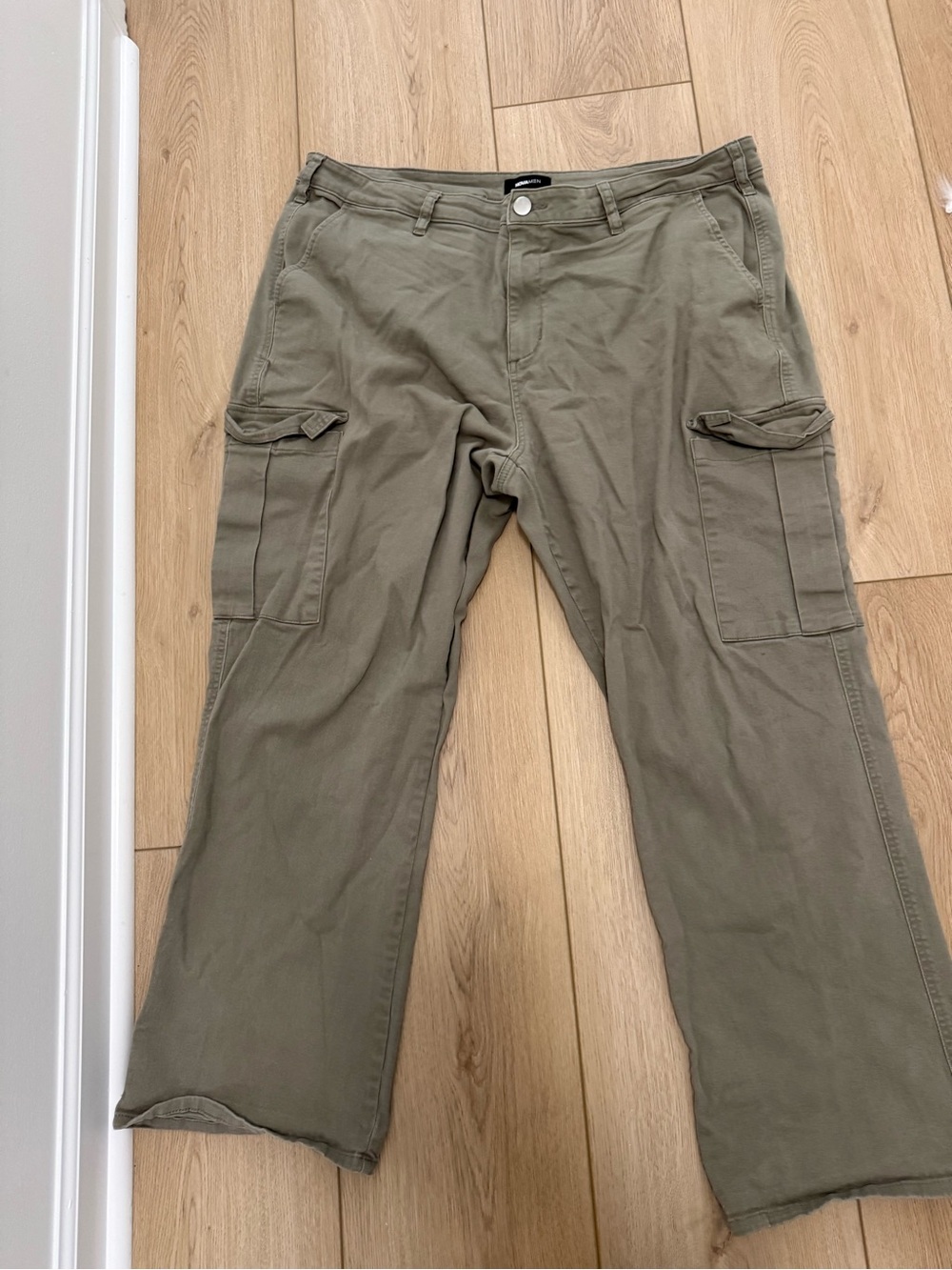 Men's Olive Cargo Pants - Casual Utility Style